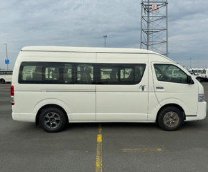 Toyota Hiace GL 2024 Usada, Techo Alto, 2.5L Turbo Diésel, Transmisión Manual, 15 Asientos - Product Image 4