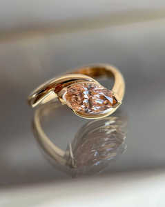 Lujoso 10K oro sólido East West Marquise Diamond Ring Solitaire Diamond Bezel Set Ring Fancy Pink Diamond Ring para boda - Product Image 4