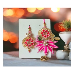 Alta venta Rakhi con Om Swastik y diseños de Rudraksha perfectos para regalos tradicionales y ventas en el templo Disponible a bajo precio - Product Image 1