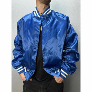 Veste universitaire en satin pour homme, haute qualité, légère, décontractée, confortable, douce, en soie pour l'hiver, avec boutons décoratifs, veste universitaire pour homme - Product Image 2