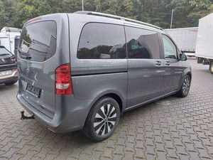 Furgoneta V-Class Usada de 2022, 50001-75000 Millas, Motor 4.1-6L, Transmisión Automática, Asientos de Cuero, Lista para Conducir - Product Image 4