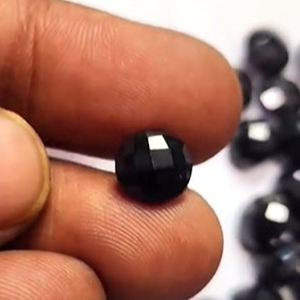 390 Pcs de Spinelle Noir Naturel 6mm 8mm 10mm 12mm Briolette Ronde Coupe 1400 Cts Pierres Lâches En Gros Pierre Lâche US $96 pour Tous - Product Image 1