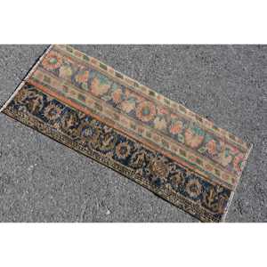 Tapis vintage 1,5x3,6 pieds, petit tapis turc, tapis persan en laine bleu et marron - Product Image 4