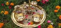 Meilleures ventes Ensemble de thali en laiton de qualité supérieure pour le temple familial Thali en laiton décoratif Articles de thali en laiton pour cadeau pour la décoration