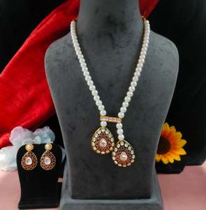 Pendentif Kundan classique avec perle Mala meilleure qualité Kundan et perles mélange d'élégance traditionnelle et moderne appel royal - Product Image 1