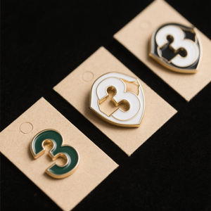 Spilla in Metallo Smaltato Personalizzata con Logo, Design 2D/3D, Distintivo per Club Aziendali e Accademie - Product Image 1