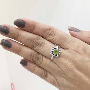Anillo clásico de ajuste de bisel de plata de ley 925 con corte de peridoto verde para bodas o fiestas para chicas lindas - Product Image 4