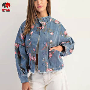 Veste en jean pour femme de haute qualité, au design intemporel, manches longues et tissu doux délavé - Product Image 1