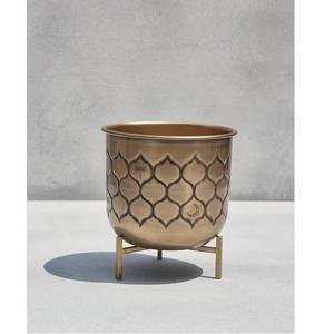 Popular Design Silver Metal Flower Vase Vases of Best Design Top Quality Decorative With the Sizes of 10X25X19 CM - Product Image 3