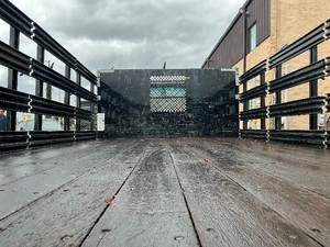 Camión Tractor Comercial de Servicio Pesado 6x4 con Plataforma Plana, Equipado con Racks de Estacas/Puerta Trasera Elevadora, Diésel para Operaciones en Carretera - Product Image 4