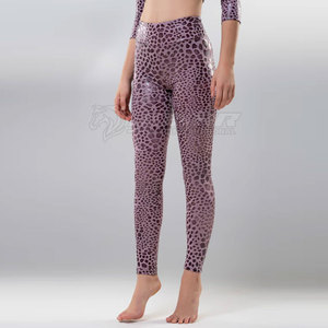 Venta caliente Último estilo Mujeres Grippy Leggings Bajo MOQ Yoga Wear Mujeres Grippy Leggings Cómodo - Product Image 5