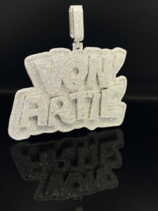 Colgante de Acero Inoxidable con Diamantes de Imitación, Diseño de Dibujos Animados Personalizado, Estilo Hip Hop - Product Image 2