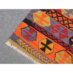 Tapis Kilim 2,1 x 3,37 pieds, tapis turc vintage, tapis persan rouge et jaune - Product Image 1
