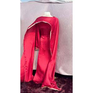 Vestido de Noche Elegante de Satén con Capa, Estilo Tubo, Técnica de Ganchillo, Corte Imperio, Escote Corazón, Vintage para Eventos Especiales - Product Image 4