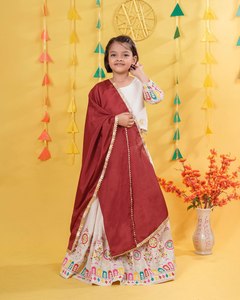 Lehenga Choli para Niños de Algodón Puro con Bordado, Alta Demanda, Fabricante de Surat, Compra en Línea a Precio Económico en India - Product Image 5