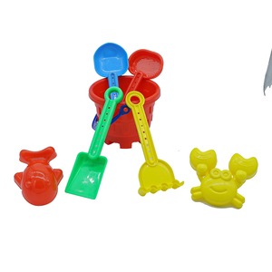 Juego de juguetes de playa para niños vibrantes y coloridos, palas surtidas de plástico, rastrillo, cubo, divertidos moldes de animales para el verano, proveedor minorista al por mayor - Product Image 1