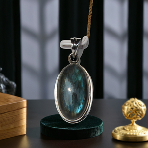 Pendentif ovale unisexe en argent sterling 925 925 pour homme serti de labradorite de glace fantaisie serti de pierres de cristal de guérison naturelles hindoues - Product Image 1