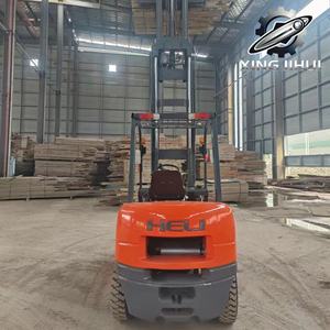 Montacargas HELI CPCD30 de 3 Toneladas, Montacargas Usado Japonés de 3 Toneladas con Motor Isuzu C240, Máquina Usada de Segunda Mano, a Combustible, 3000KG - Product Image 2