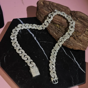 Cadena cubana de lujo estilo Miami con diamantes para hombre, diseño con cierre grande, collar de moda hip hop. - Product Image 1