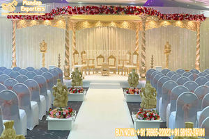 Mandap de mariage gujarati de forme ronde, Anmol Mandap, mandap en bois pour mariage hindou, design brillant, mandap de mariage avec porte, Newyork - Product Image 3