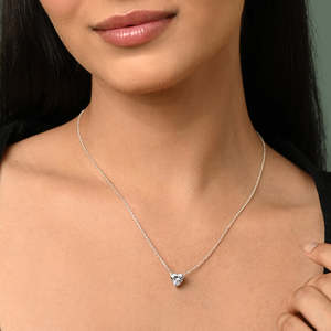 Collar con Colgante Solitario de Plata 'Deseo del Corazón', con Forma de Mariposa, Diamante y Baño de Oro Rodio, para Compromiso - Product Image 3