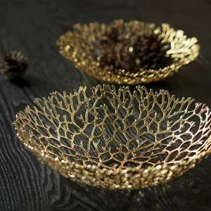 Bol de service artisanal en fonte d'aluminium avec surface polie et design moderne, parfait pour une présentation élégante sur la table de la cuisine - Product Image 3