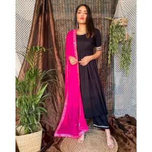 ชุดคุर्ตาผ้าเรยอนสีดำพรีเมียมพร้อมกางเกงปาลาซโซ่สำหรับผู้หญิง สไตล์บอลลีวูด เหมาะสำหรับงานปาร์ตี้และงานแต่งงาน ชุดแฟชั่นอีดสุดหรู - Product Image 2