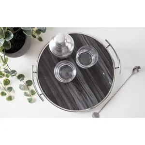 Bandeja decorativa redonda de Kate y Laurel Marbury con asas de metal Bandeja de servicio redonda de metal de mármol gris y plata con asas - Product Image 5