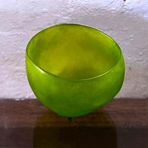 Producto Artesanal de Origen Indio, Tazón y Plato Decorativos de Resina Pulida, Sostenible y Ecológica para Fiestas - Product Image 4