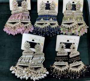 Boucles d'oreilles pendantes plaquées or pour mariage indien avec zircon, forme clochette ethnique, imitation perle en alliage - Product Image 3