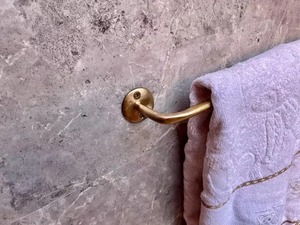 ที่แขวนผ้าทำจากทองเหลืองแบบโบราณสำหรับตกแต่งห้องน้ำสไตล์วินเทจและร่วมสมัยมีจำหน่ายทั่วโลก - Product Image 2