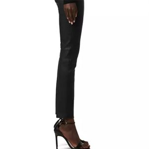 Pantalons en cuir pour femmes de haute qualité fabriqués sur mesure par OEM-élégants et confortables pour toutes les occasions - Product Image 3