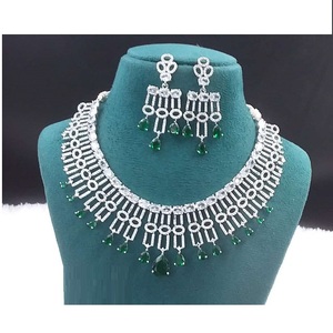 Juego de joyas de diamantes americanos ligeros pero lujosos de alta demanda para la realeza diaria disponible para suministro mundial - Product Image 1