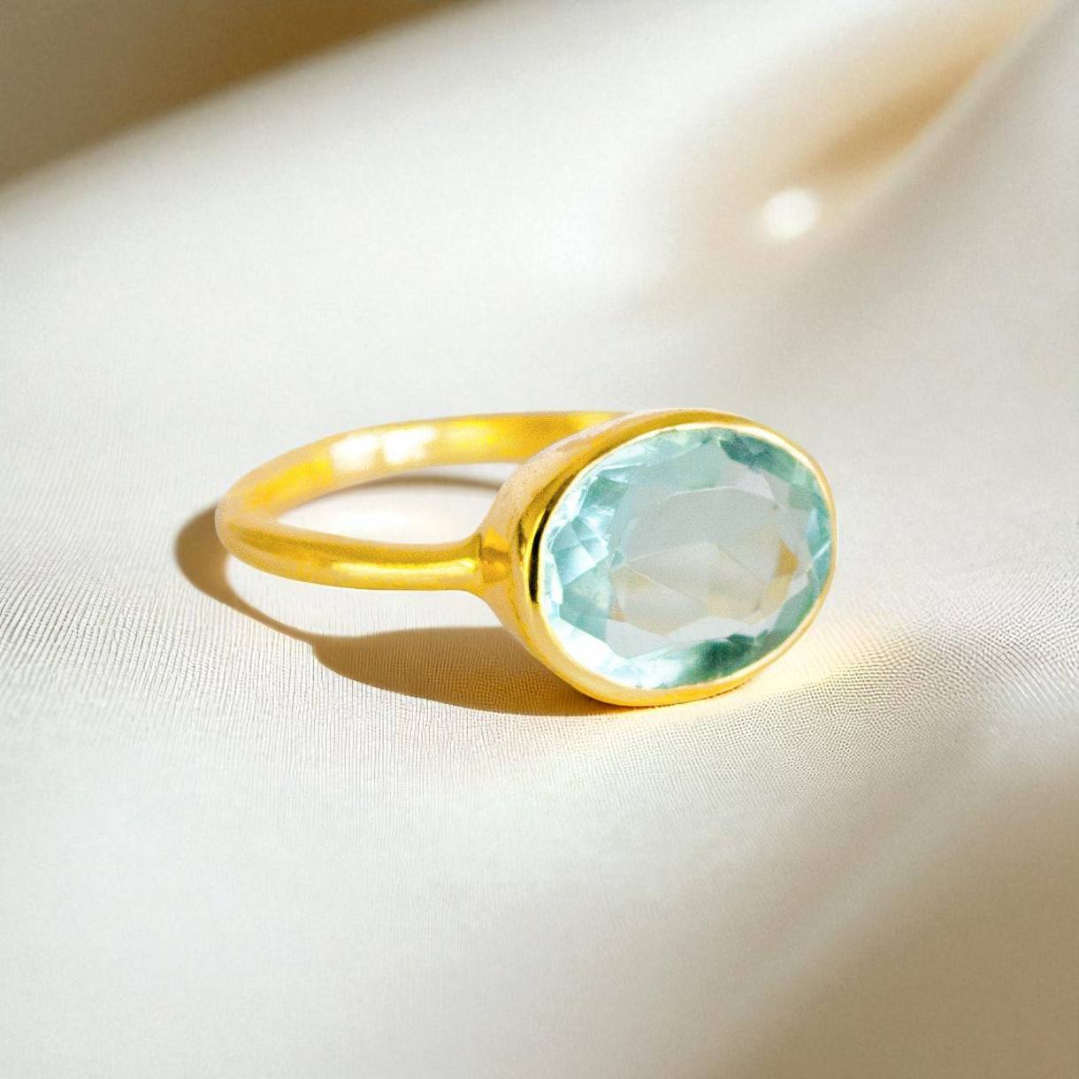 สีฟ้าทองบุษราคัม