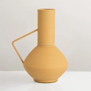 Jarrones de flores amarillos mate con aspecto de Asa maceta floral para decoración de piso y mesa hogar y jardín - Product Image 1