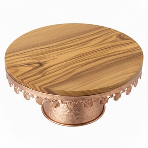 Exhibidor de Pasteles de 2 Niveles de Hierro Galvanizado Estilo Vintage, Recubierto con Polvo Blanco, Forma Redonda con Base de Madera, para Uso en Mesa - Product Image 4