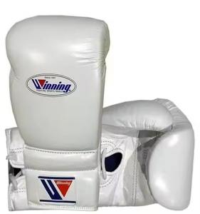 Nuevo conjunto de boxeo ganador con guantes de combate personalizados hechos de cuero genuino y totalmente personalizables con logotipo en blanco - Product Image 2