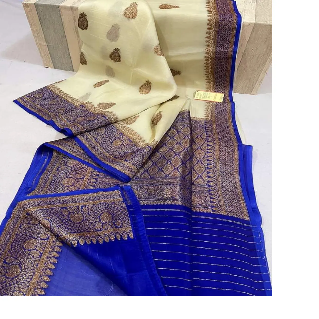 Sonder anfertigung aus weißem und blauem Saree aus Brokat seide aus Baumwoll-und Seiden mischungen für Bekleidungs designer und Stoff geschäfte