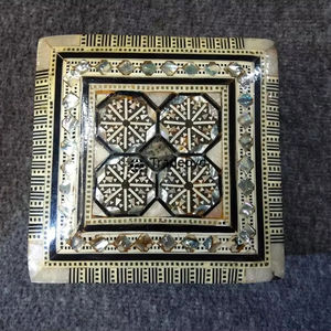 Boîte d'incrustation en os de qualité supérieure pour bijoux et souvenirs avec détails artistiques par Tradebyd - Product Image 1