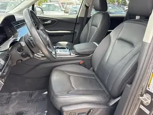Usado 2024 Audi Q7 45 Premium Plus - Product Image 2