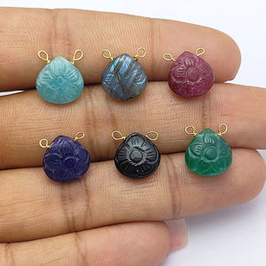 Pendentif en forme de cœur en saphir, pierre de naissance - Charmes en pierres précieuses sculptés à la main, double bélière - Vente en gros de bijoux DIY - Product Image 2