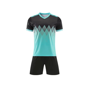 Vente à chaud de vêtements de football légers Logo personnalisé/couleur Respirant et confortable Design tendance au meilleur prix - Product Image 4