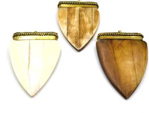 Colgante de colmillo de hueso de buey marrón hecho a mano con tapa dorada punteada, joyería de cuerno de estilo clásico único para fiestas y regalos - Product Image 4