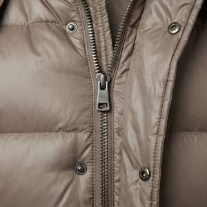 Chaqueta Acolchada Tejida de Invierno para Mujer, 100% de Alta Calidad, Impermeable, con Exterior de Seda y Forro de Felpa, Moderna, Transpirable, para Otoño e Invierno - Product Image 4