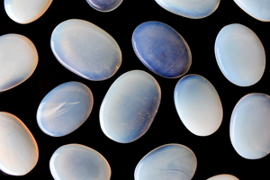 Pierre de méditation en opale synthétique de qualité supérieure, faite à la main, pour le pouce, éco-responsable, Feng Shui, inspirante - Product Image 3