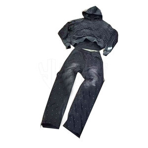 Ensemble survêtement sur mesure avec double taille, sweat à capuche orné de strass et pantalon de survêtement évasé, ensemble ample et surdimensionné pour homme - Product Image 1