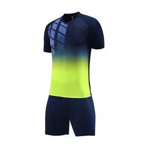 Conjunto de uniforme de fútbol personalizado transpirable de secado rápido de alta calidad, camiseta y pantalones cortos de fútbol personalizados - Product Image 5