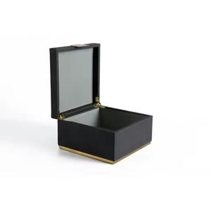 Boîte de rangement carrée en cuir pour bureau, organisateur de colliers et de boucles d'oreilles, vente chaude - Product Image 1