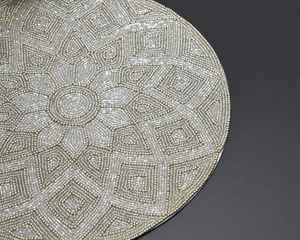 Napperon perlé Chargeur rond fait à la main pour salle à manger de luxe et décor de vacances Pièce unique perlé à la main, napperon, pendaison de crémaillère - Product Image 1