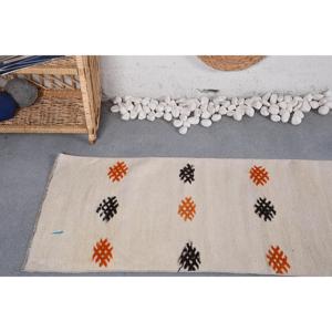 Alfombra Kilim Vintage de 1.8x8.4 pies, Alfombra Turca de Lana Beige Naranja con Diseño de Camuflaje - Product Image 5